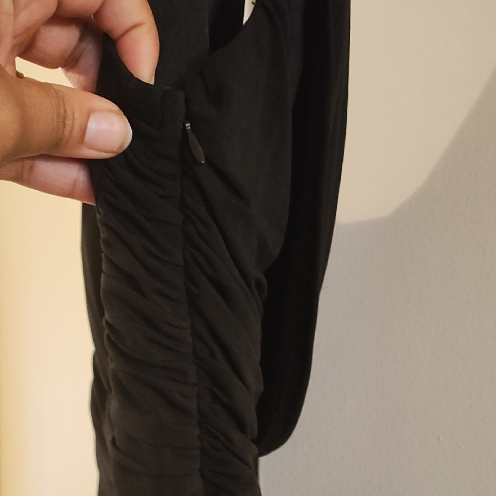 Elegant Black Evening Gown - Picture 4 of 9